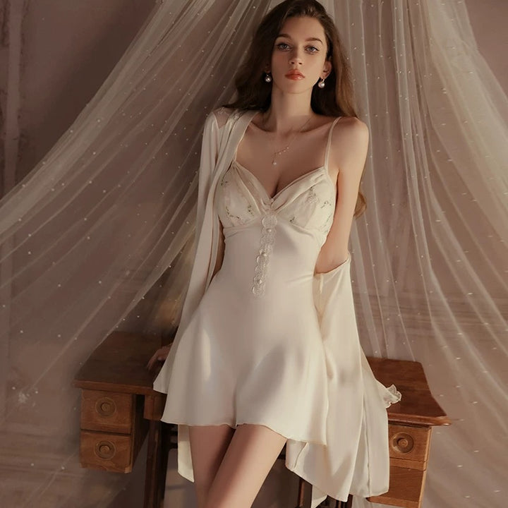 طقم حريري ناعم⁩⁩⁩⁩⁩⁩⁩⁩⁩⁩⁩⁩⁩