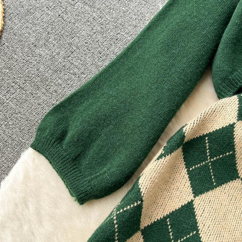 ⁨طقم ربيعي ناعم⁩